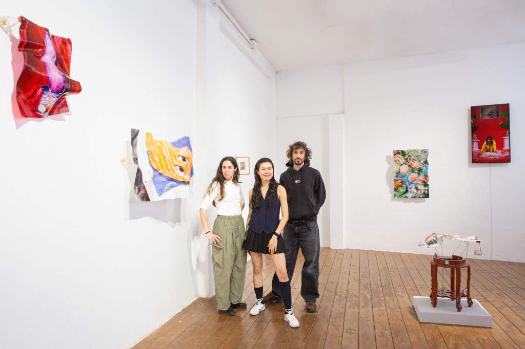 Hiền Hoàng with the curators of Mucho Mas Gallery, Silvia Mangosio and Luca Vianello. 2024