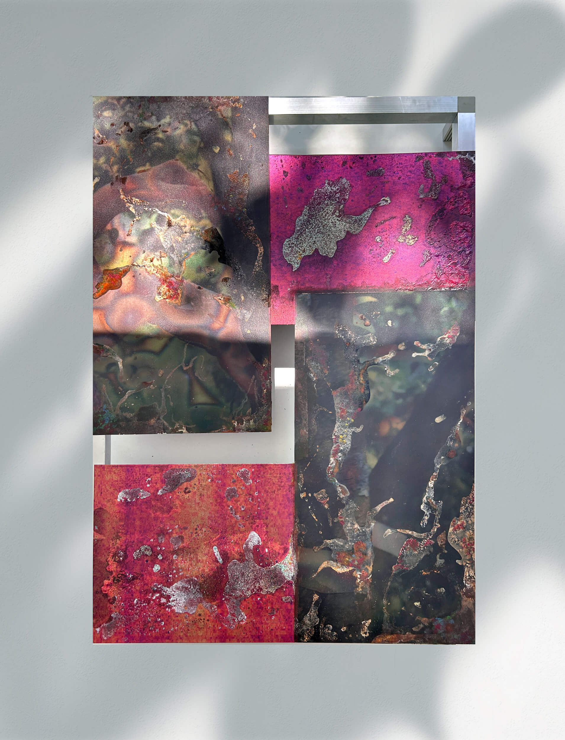 I wish you could ever hear me. No. 2.
2025, 79 × 54 × 7,5 cm.
Mixed Media. Acryl and UV print of Photography and extracted spectrogram of tree's resonance, on various types of steel and aluminum, intentionally damaged, oxidized, and heat-treated.