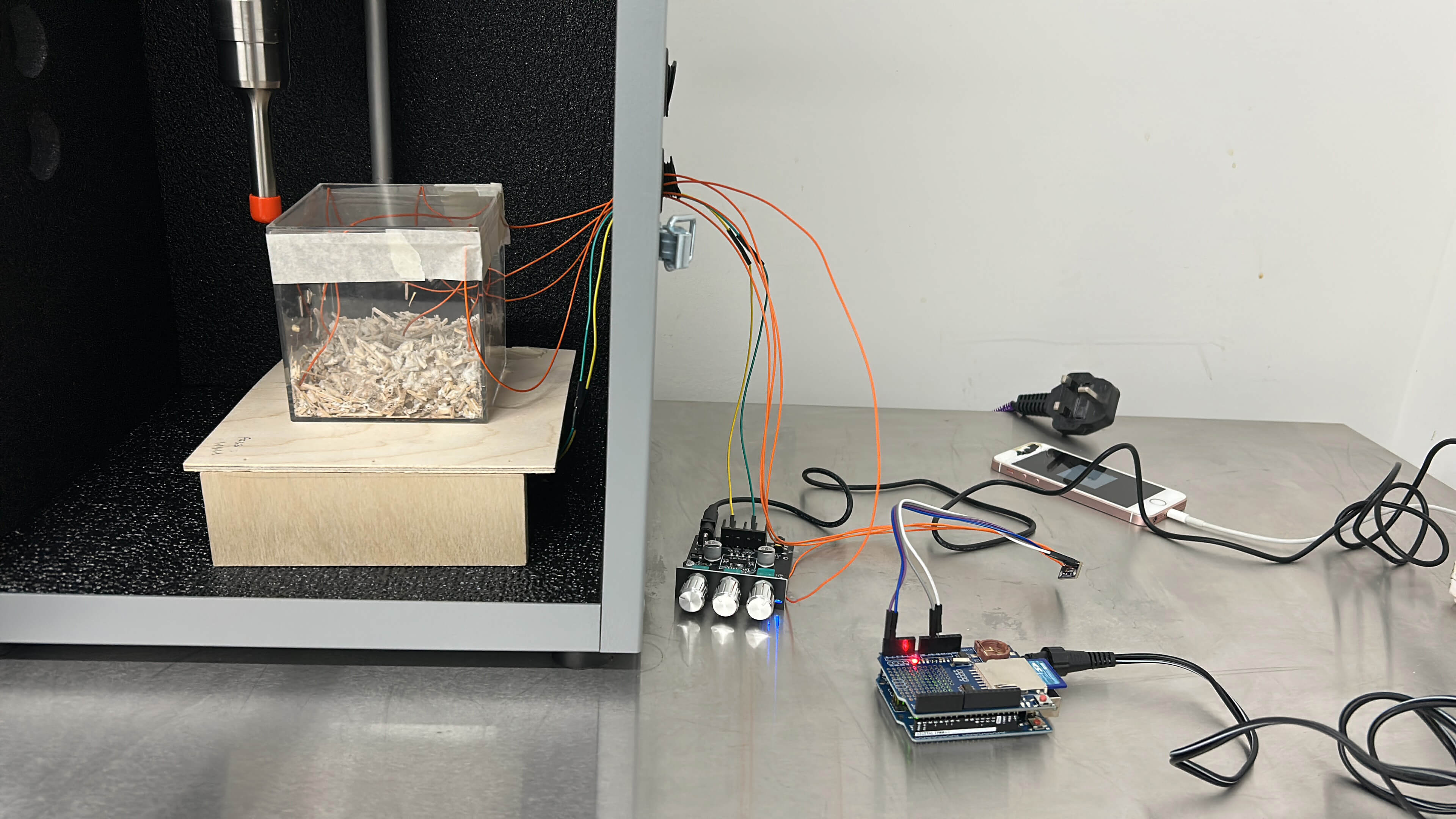 Hiền Hoàng, Mycelium Intervention No. 1 (2025), mycelium, wood, Arduino, ADS1115, amplifier,